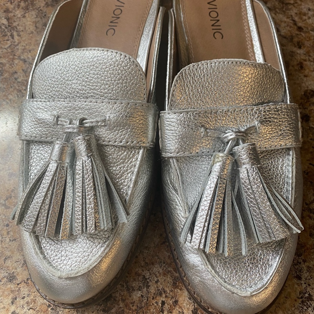 Vionic mules silver size 6.5
